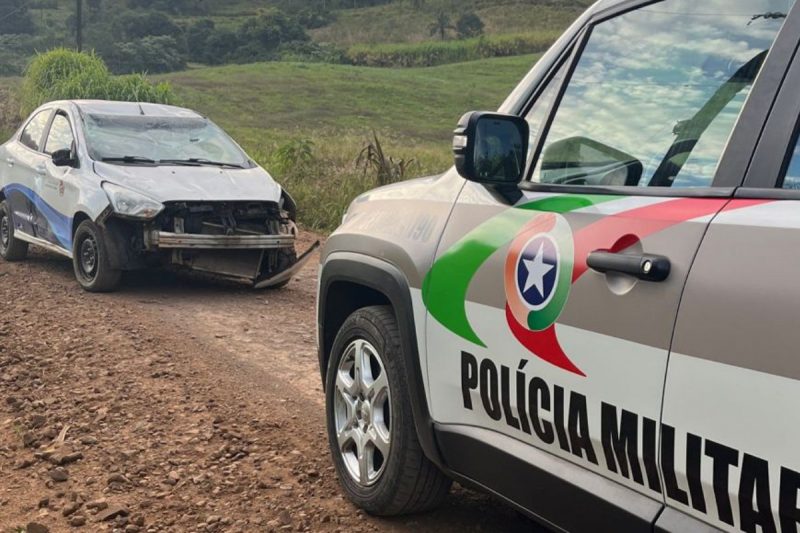 Furto O homem furtou o carro da prefeitura, fugiu e capotou o veículo em Xanxerê