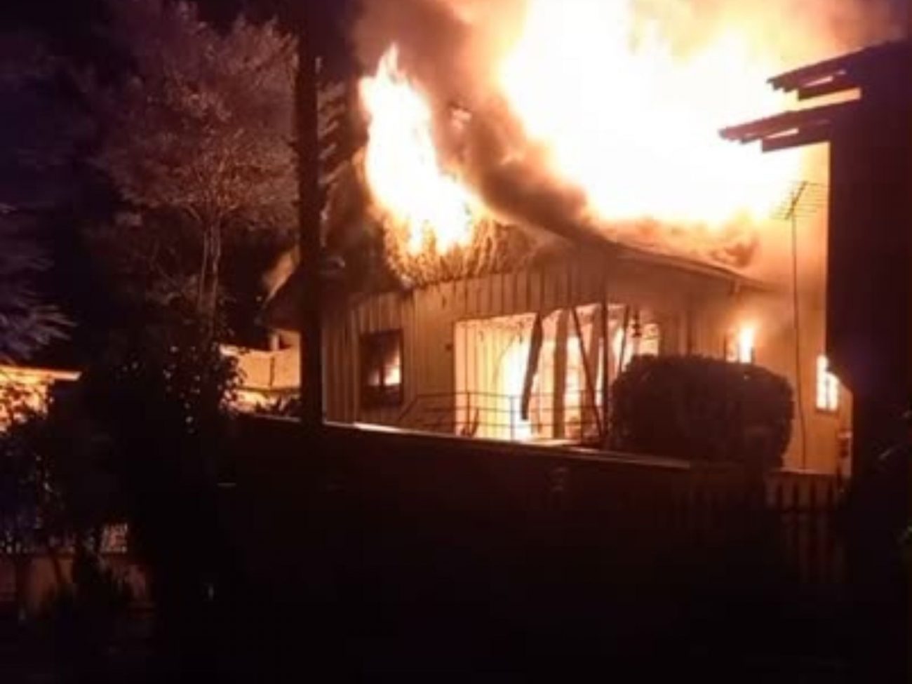 Casa destruída após incêndio em Blumenau Casa destruída após incêndio em Blumenau