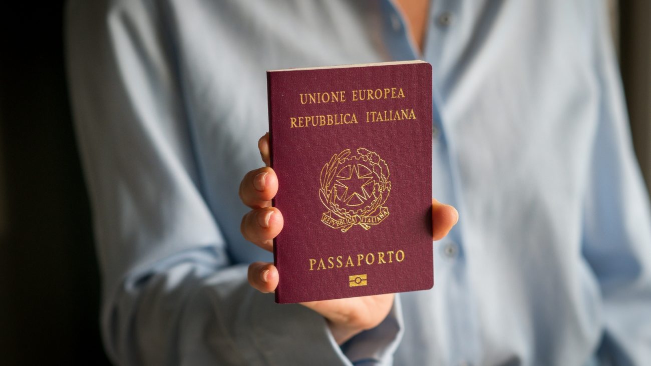 Passaporte italiano Governo da Itália promulga lei que limita o acesso à cidadania italiana