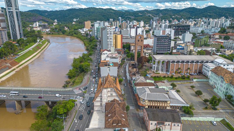 Centro de Blumenau Foto mostra o centro de Blumenau, que vai ter mudança de temperatura, segundo previsão do tempo