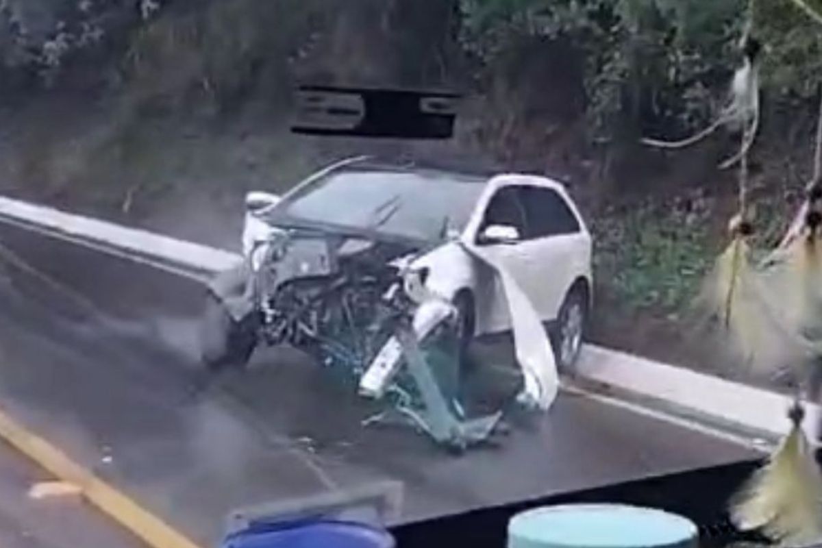 colisão frontal na BR-282 Uma colisão frontal na BR-282 deixou dois mortos e um ferido em Xaxim