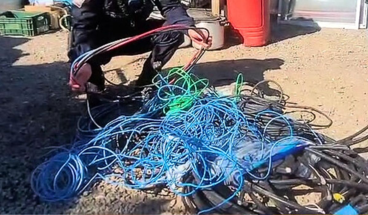 Foto mostra 50kg de fios furtados foram apreendidos