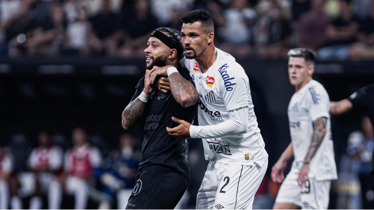Corinthians e Santos Memphis Depay e Zé Ivaldo, de Corinthians e Santos, respectivamente