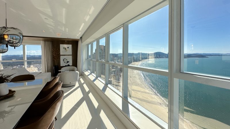 Vista para o mar de apartamento Foto mostra vista de apartamento de R$ 20 milhões vendido por Cassola.