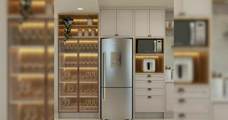 Imagem de uma cristaleira na sala cozinha, para ilustrar como ela seria, de acordo com a dica dada na matéria 