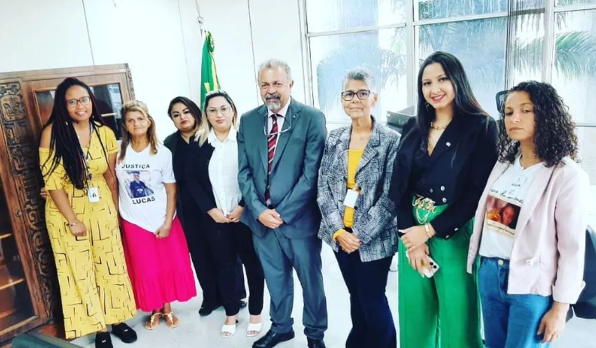 Dama do tráfico no Ministério da Justiça com secretário e outras mulheres