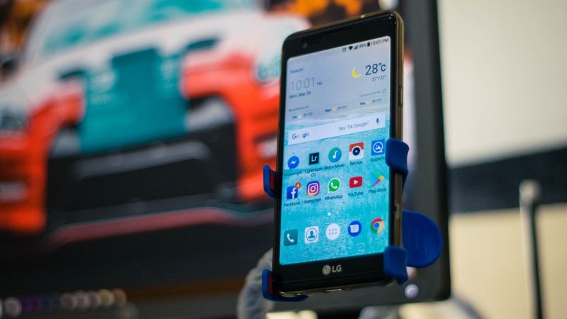 Como deixar o Android mais rápido? Como deixar o Android mais rápido? Imagem mostra celular da LG com aplicativos comuns instalados, como o WhatsApp e o YouTube