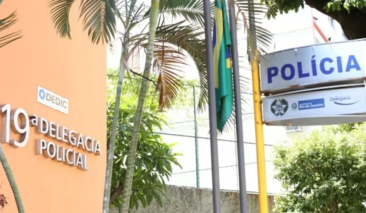Delegacia Agentes prenderam mulher suspeita de roubo de aposentadoria que já tinha mandado de prisão aberto