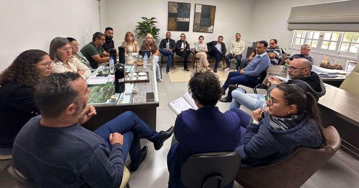 Foto da reunião em Balneário Gaivota Foto da reunião em Balneário Gaivota para tratar sobre a situação da dengue e da proliferação do Aedes aegypti