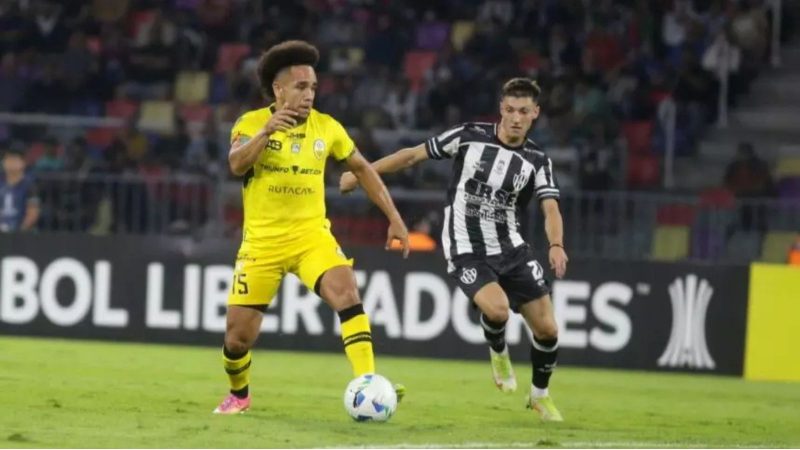 Deportivo Táchira x Central Córdoba Deportivo Táchira e Central Córdoba em duelo pela Libertadores, na Argentina