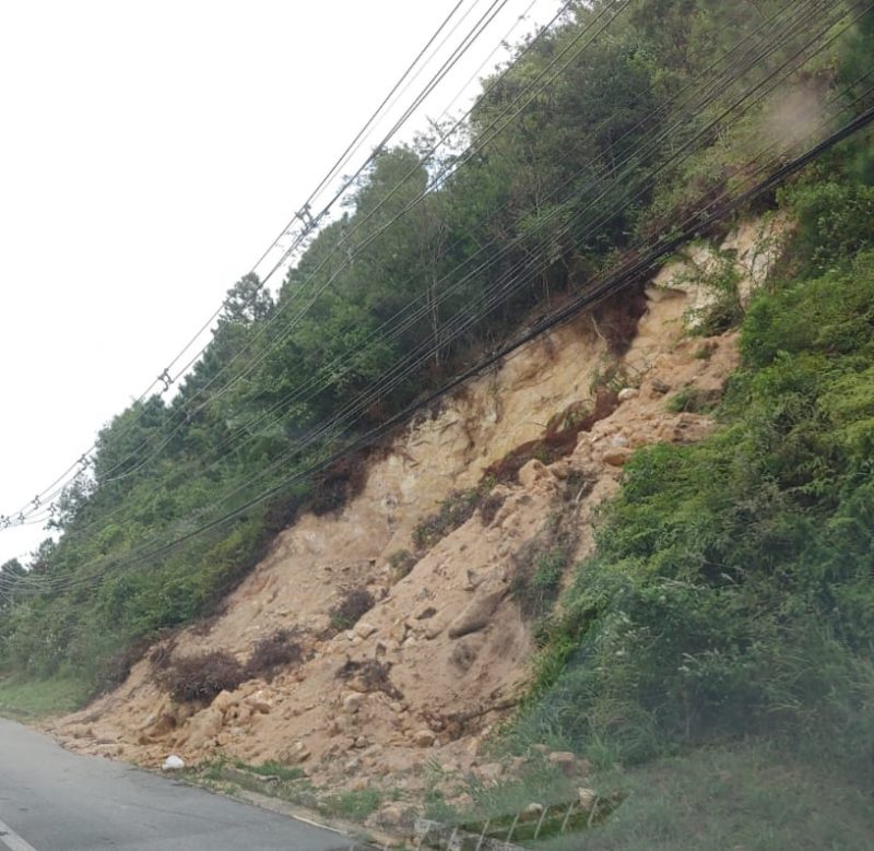 chuvas de janeiro e a situação do morro da SC-401 SC-401 e o trecho que desmoronou após as chuvas de janeiro