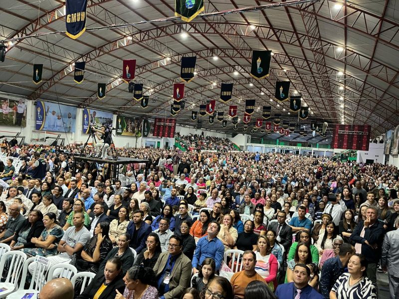 Profeta mirim é expulso do gideões: imagem mostra ginásio lotado Profeta mirim é expulso do gideões: imagem mostra ginásio lotado