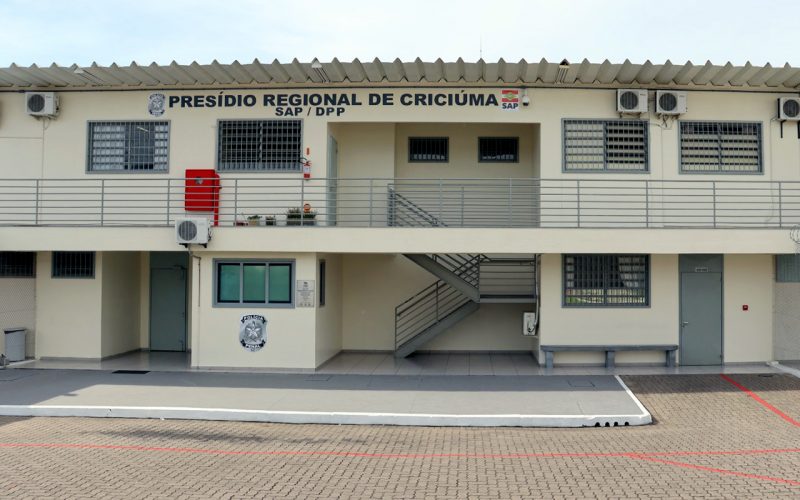Imagem da fachada do Sistema prisional de Criciúma, para fazer referência as pessoas que fazer parte desse projeto citado na matéria 