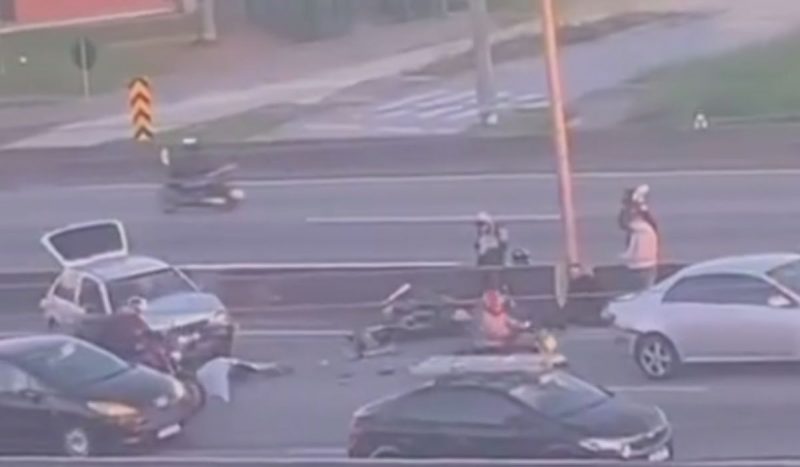 Engavetamento com 4 veículos causa filas de 6 km na BR-101 Engavetamento com 4 veículos causa filas de 6 km na BR-101