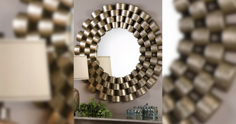 Espelho com borda dourada Imagem de um espelho feito com rolo de papel pintado de dourado, para mostrar como ele ficaria estilizado