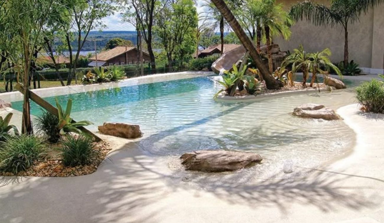 piscina natural imagem de uma piscina natural no quintal de casa