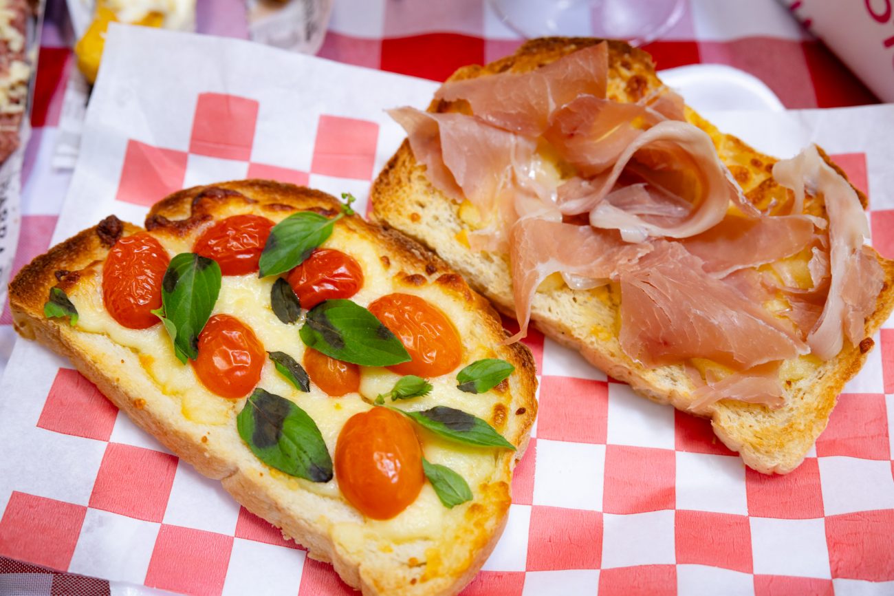 As t&iacute;picas bruschettas (de marguerita e presunto de parma) tamb&eacute;m est&atilde;o no card&aacute;pio da Festit&aacute;lia – Foto: Daniel Zimmermann/Festit&aacute;lia/Divulga&ccedil;&atilde;o