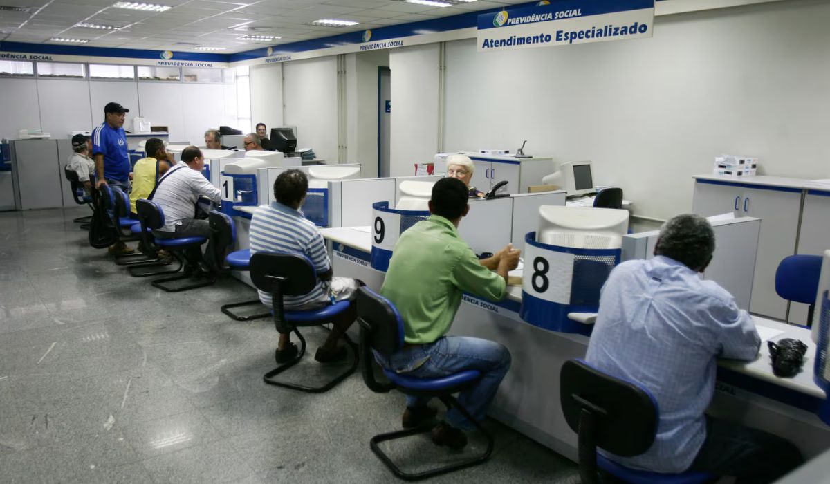 Pessoas em atendimento na Previdência Social para reduzir fila do Inss
