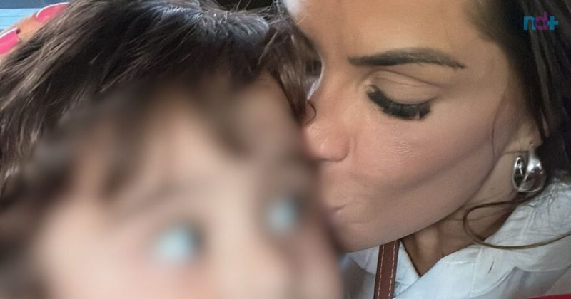 Filho volta aos braços da mãe: imagem mostra pequeno com a mãe Filho volta aos braços da mãe: imagem mostra pequeno com a mãe