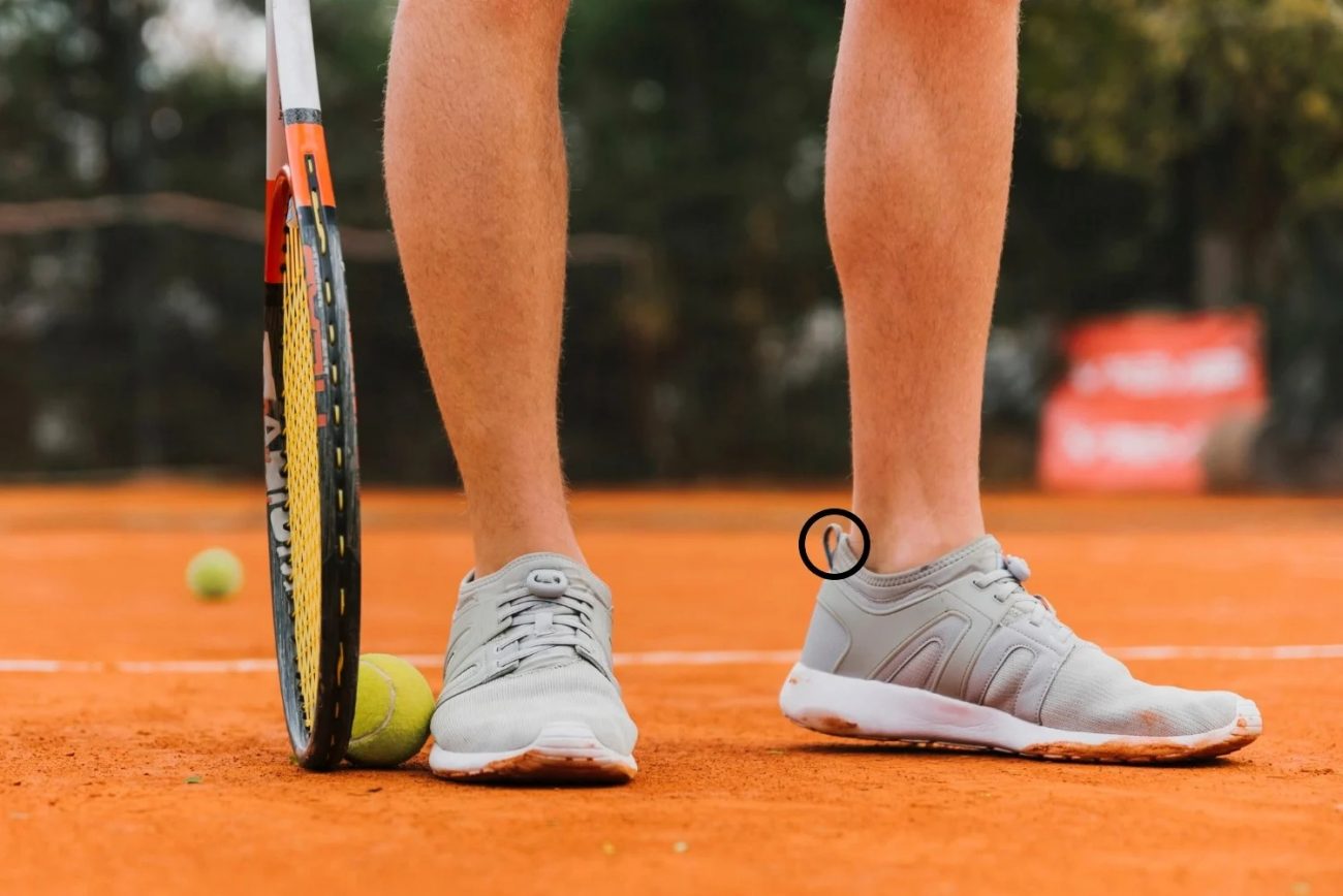 Fita no calcanhar dos tênis