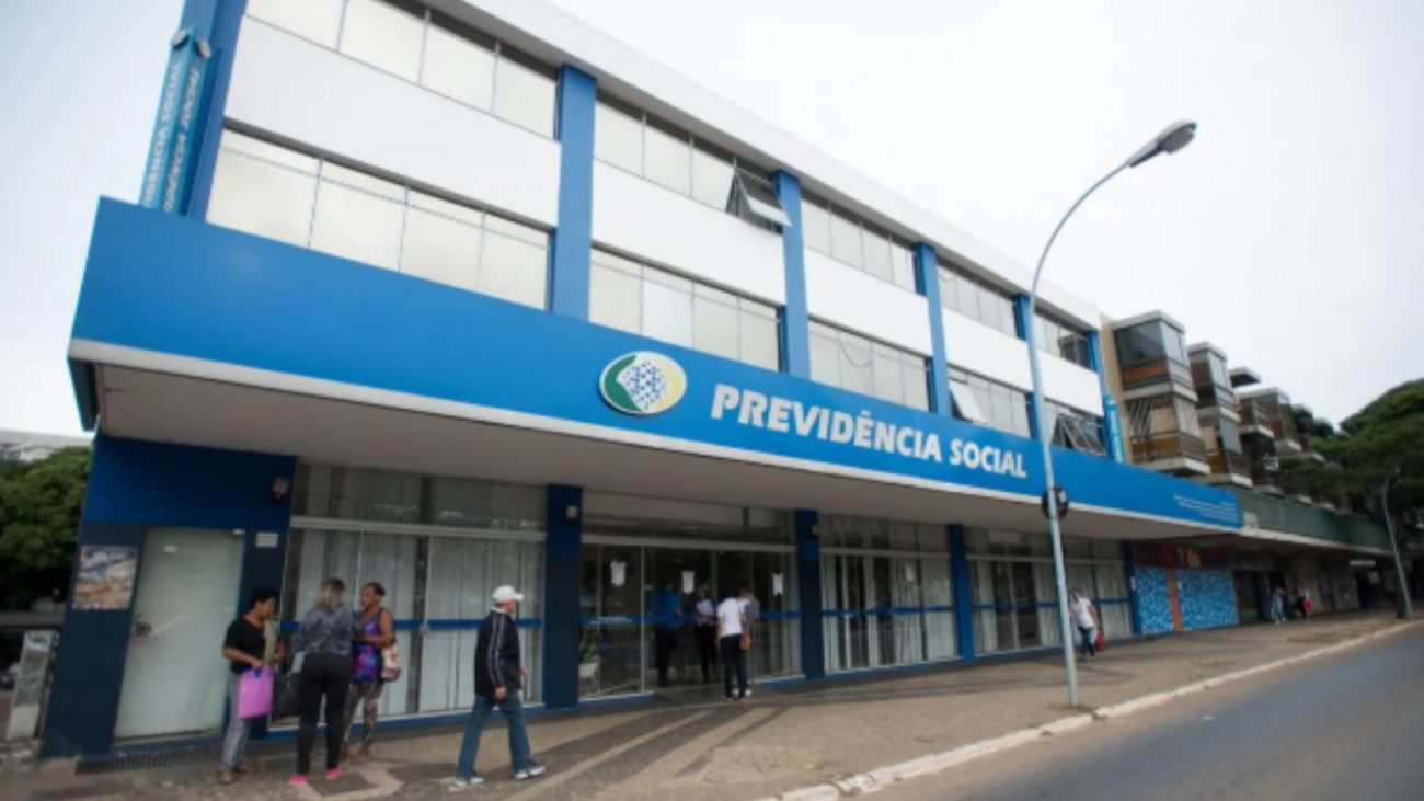 fachada de agência do INSS, que agora tem investigação sobre transações atípicas de empresários e advogados