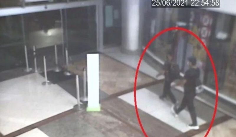 mochilas Criminosos saíram com mochilas no shopping sem levantar suspeitas