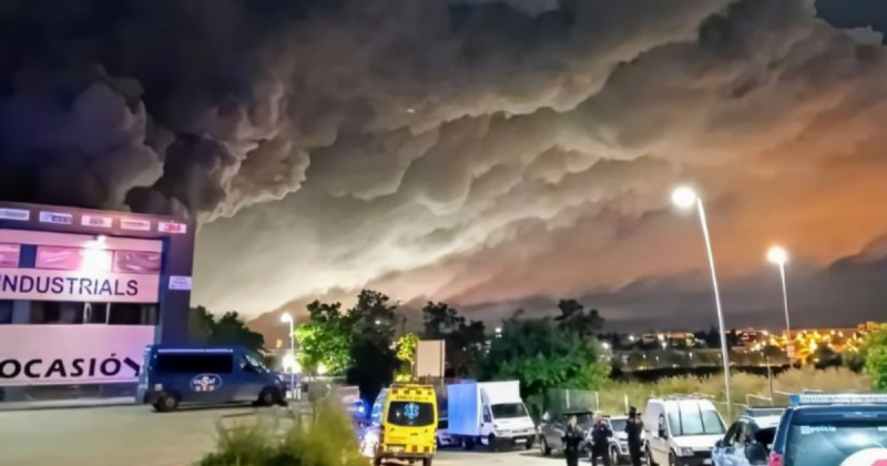 cidades com fumaça Imagem de uma nuvem de fumaça na Espanha, para mostrar como estava a situação nas cidades