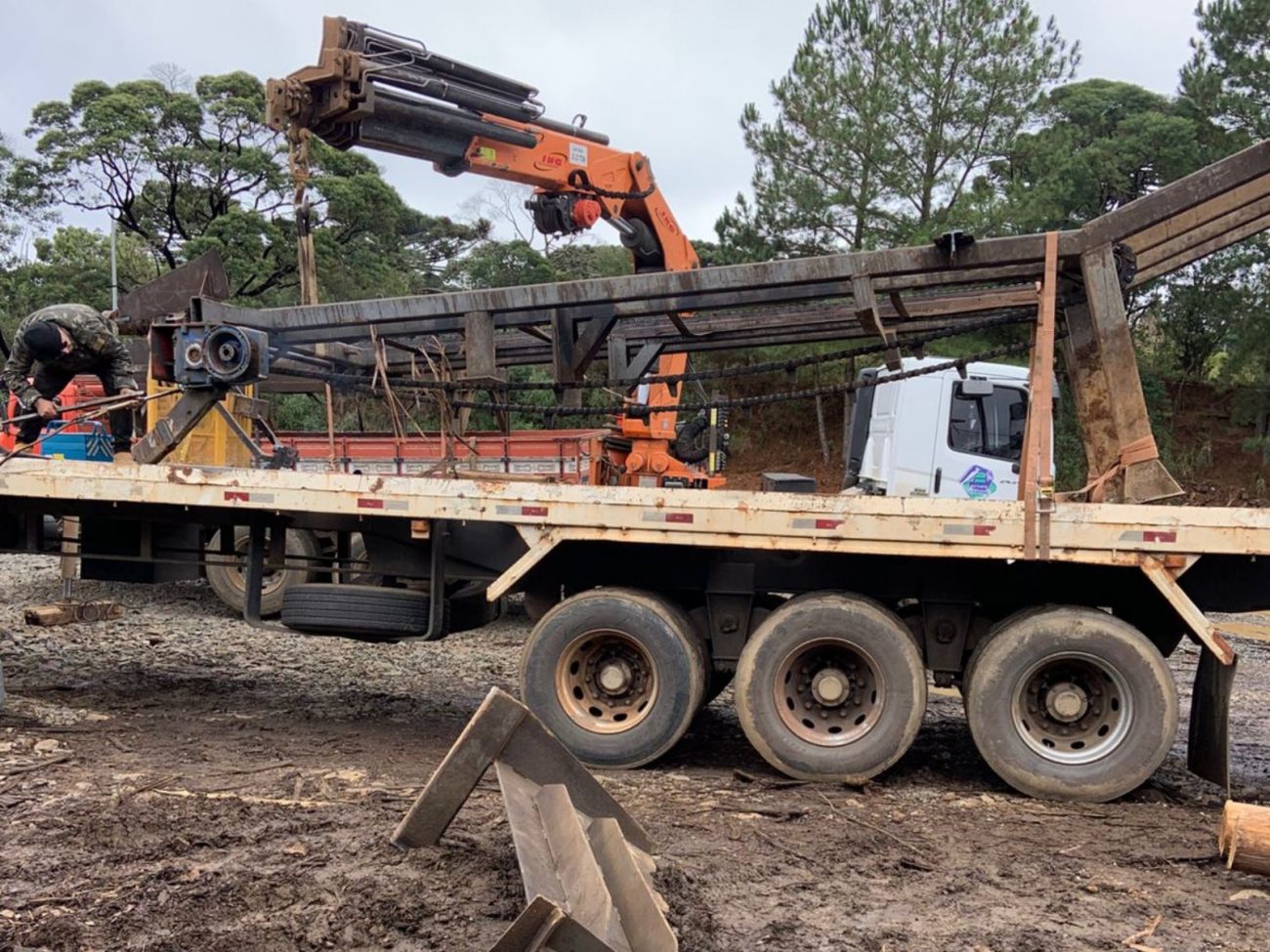 Maquinário de R$ 500 mil é encontrado em madeireira na serra após golpe em Indaial