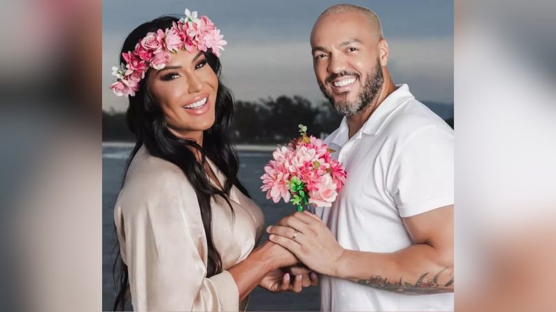 Belo e Gracyanne Belo e Gracyanne segurando uma flor juntos