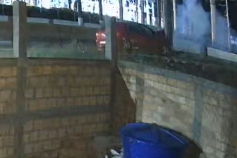 Batida em poste Uma mulher morreu após a colisão em poste na madrugada de domingo (11) em Chapecó