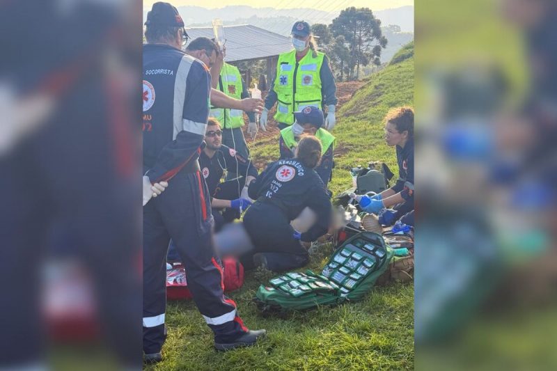 sofrer choque elétrico As equipes realizaram a reanimação por 50 minutos após homem sofrer choque elétrico
