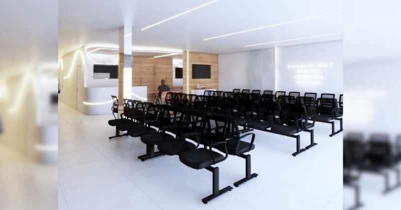 Sala de triagem Imagem de uma ampla sala com cadeiras, para enfatizar como o novo ambulatório ficou ampliado