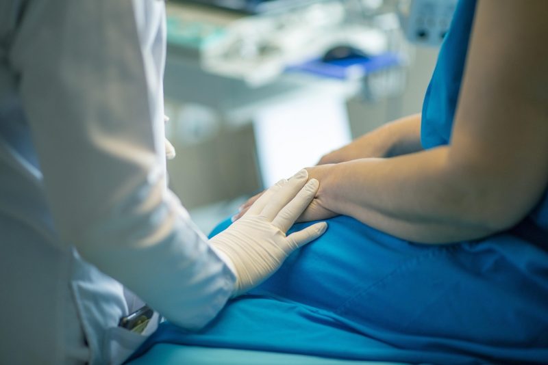 Após tentar matar ex, homem volta a hospital disfarçado 