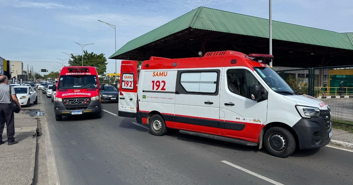 Imagem de duas ambulâncias em Criciúma, para fazer referência ao tema da matéria que é: Idosa atropela criança e adolescente 