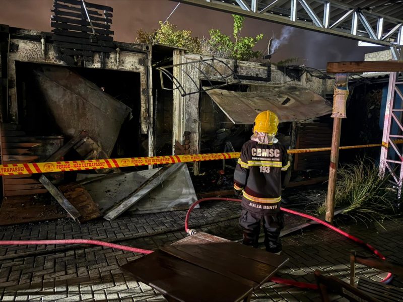 Incêndio em food park de Penha Incêndio em food park de Penha