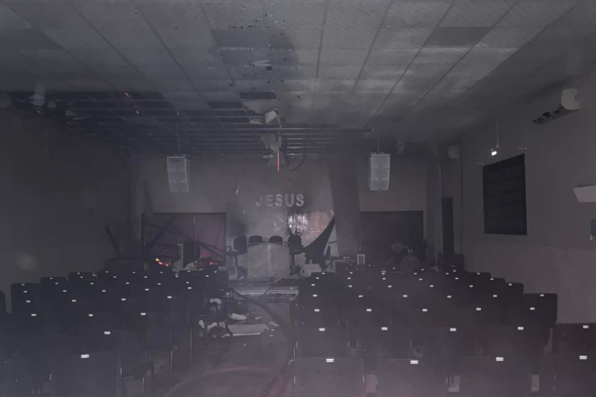 Fogo atingiu igreja. - Alex Pacheco/Atual FM/ND