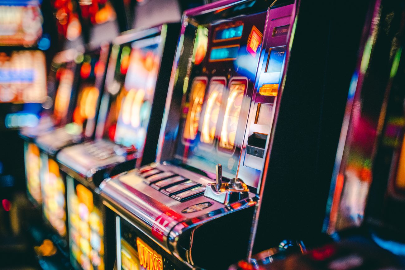 Slots de 10 centavos: Máquina de caça-níqueis representando slots em cassino online