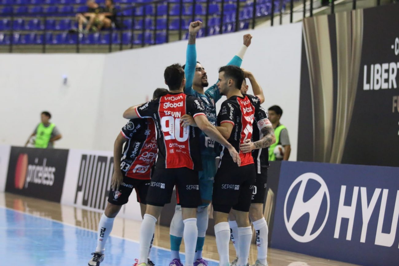 JEC Futsal goleia o Universitario