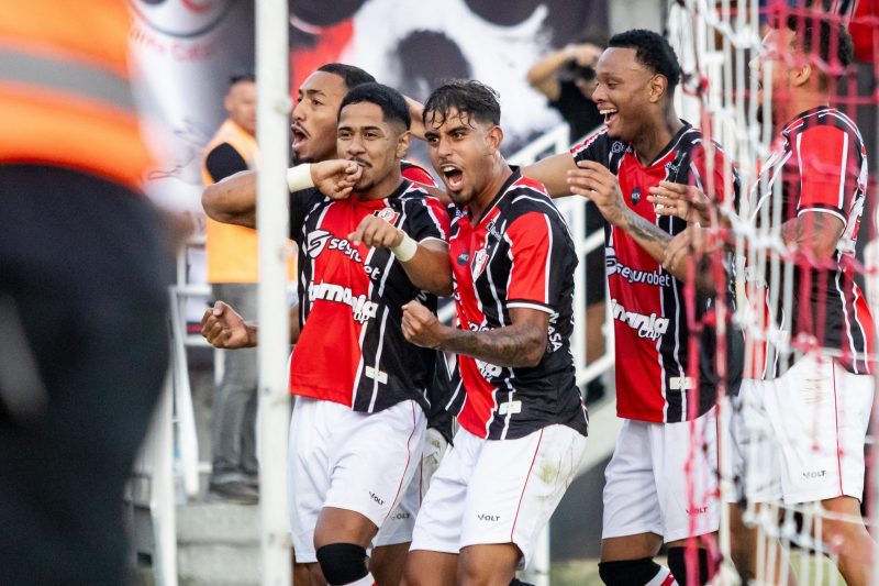 JEC vence o Azuriz e assume liderança isolada na Série D JEC vence o Azuriz e assume liderança isolada na Série D