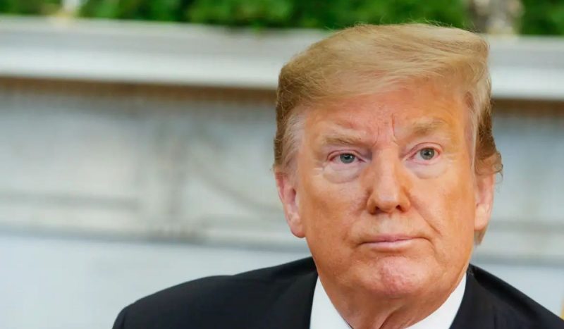 Juíza suspende demissões em massa ordenadas por Trump Juíza suspende demissões em massa ordenadas por Trump