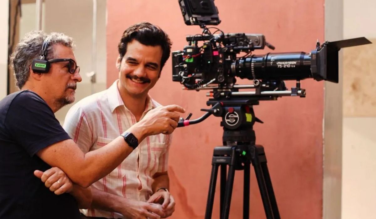 Kleber Mendonça Filho e Wagner Moura nas gravações de O Agente Secreto