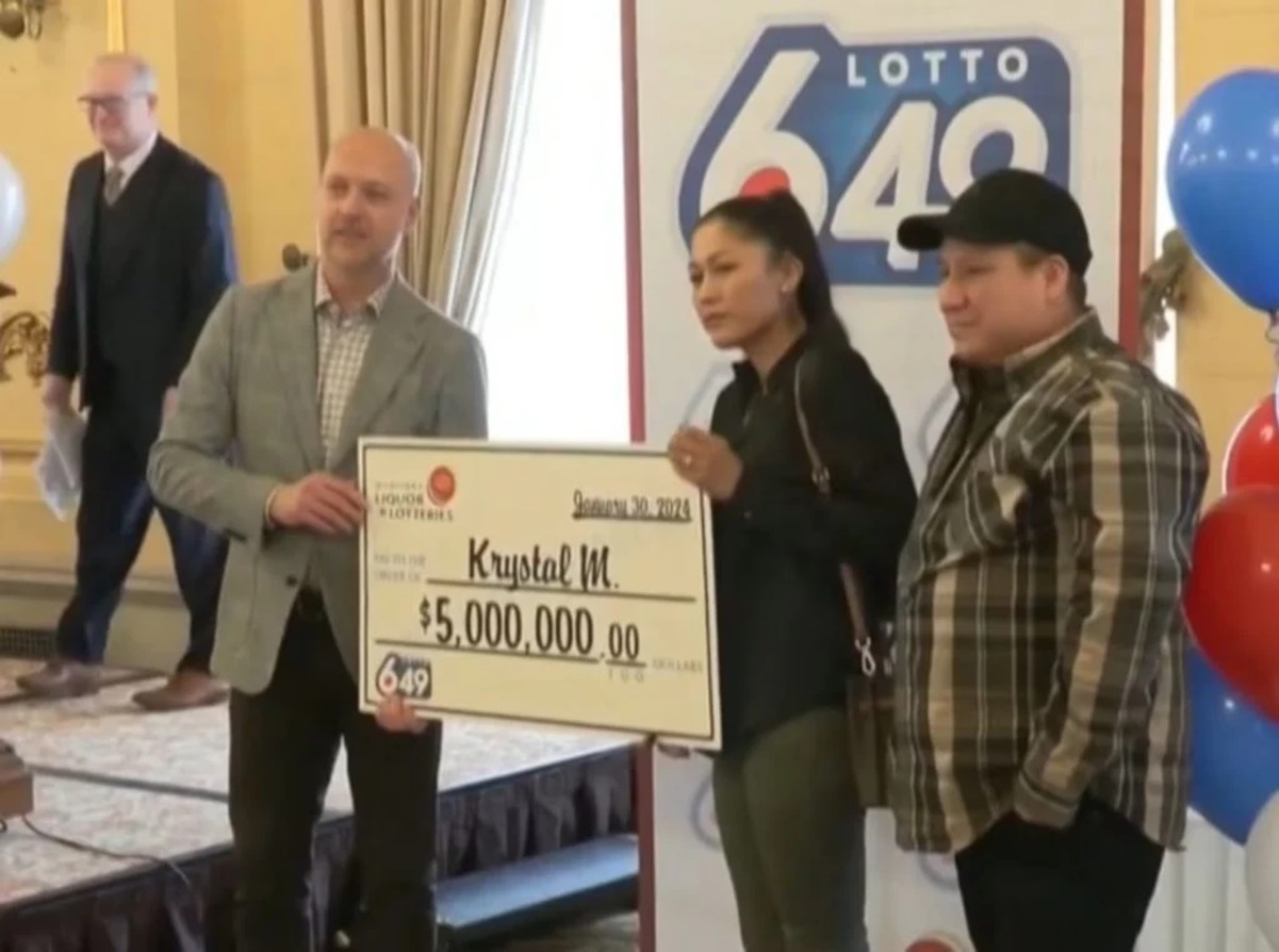 Homem ganhou prêmio milionário na loteria canadense, mas diz que sua então namorada pegou o dinheiro e sumiu - Foto: Reprodução/ND