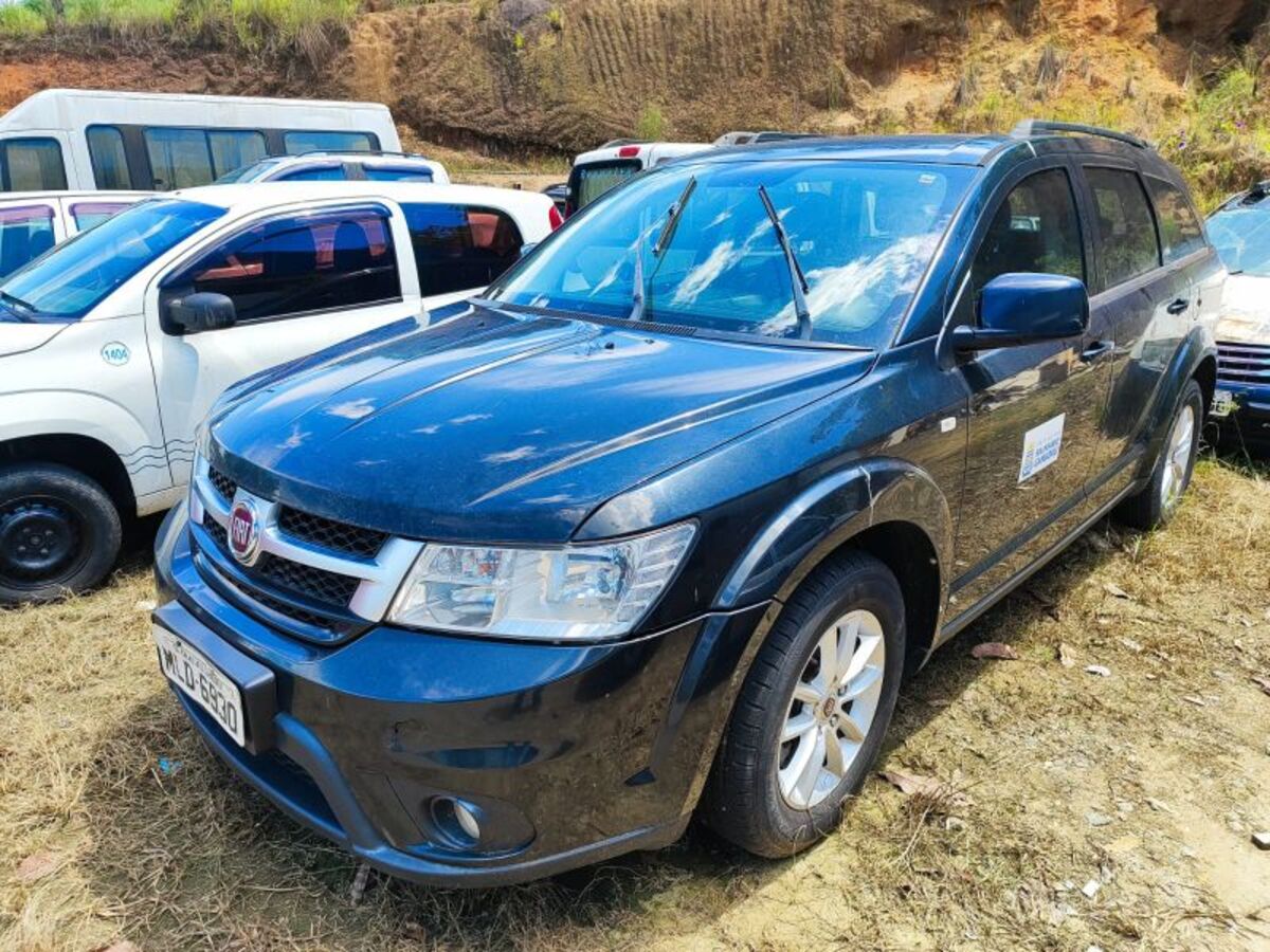 Freemont preta Foto mostra uma freemont preta, um dos carros que participará do leilão