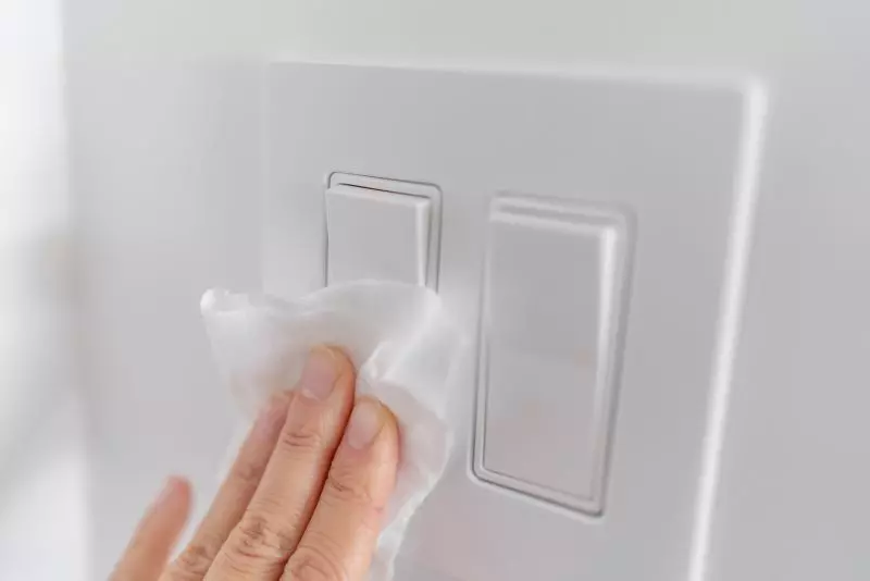 Limpeza interruptor com vinagre branco Limpeza interruptor com vinagre branco