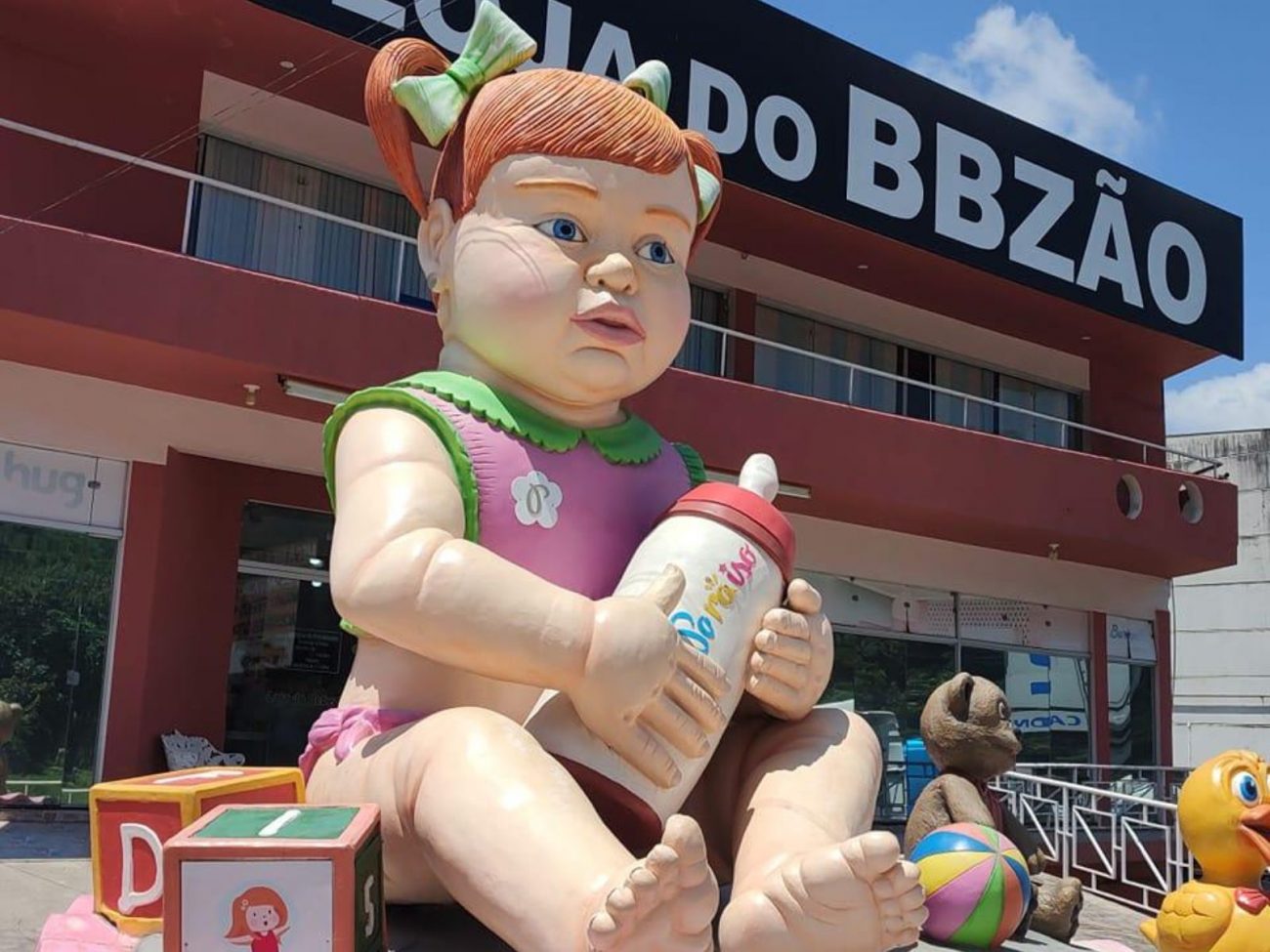 estátua icônica ‘Primeiro Bebê Reborn’: Estátua icônica é demolida em SC e vira meme nas redes sociais