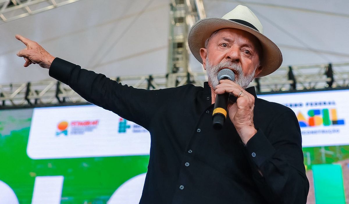Lula alfineta Bolsonaro durante discurso no PE Lula alfineta Bolsonaro durante discurso no PE