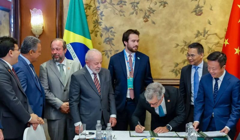 Lula se encontra com empresários chineses Reunião de Lula com empresários de gigantes chinesas em viagem a Pequim