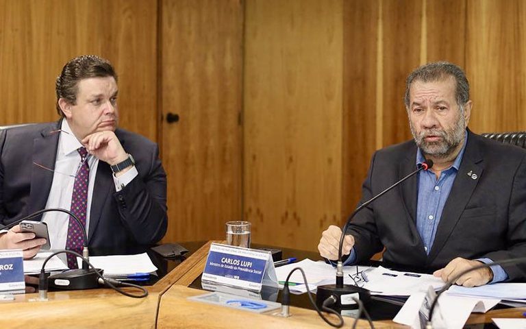 Novo quer convocar ministro para explicar fraude bilionária no INSS