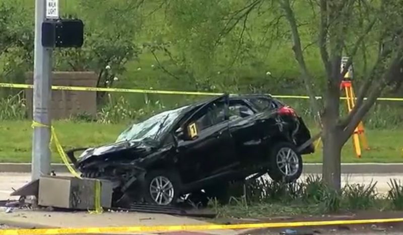 Carro usado para atropelar agente da polícia norte-americana depois que pai teve filho assassinado pela polícia