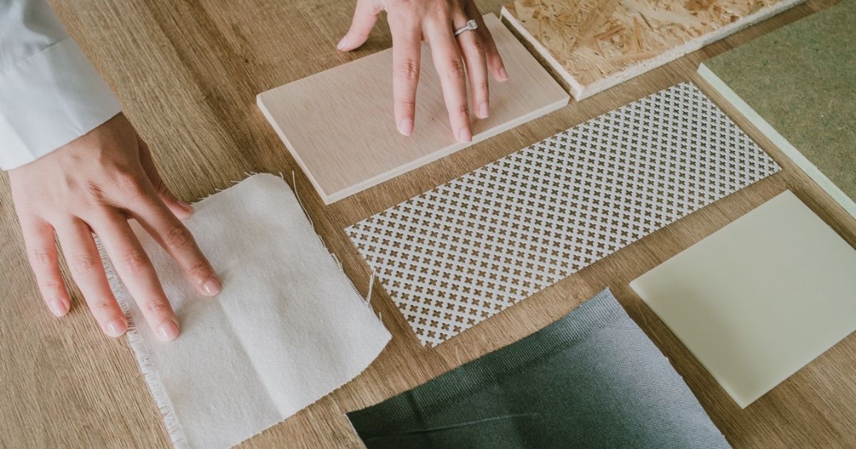 Imagens de vários tecidos e materiais naturais, para fazer regência a dica de colocar materiais naturais na decoração do banheiro 